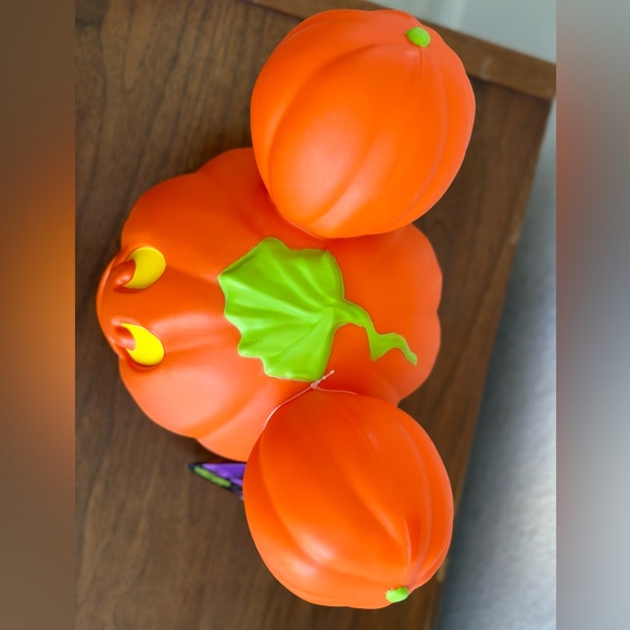 2024 Disney’s Mickey Mouse Light-Up Halloween Jack-o-Lantern - Picture 7 of 10